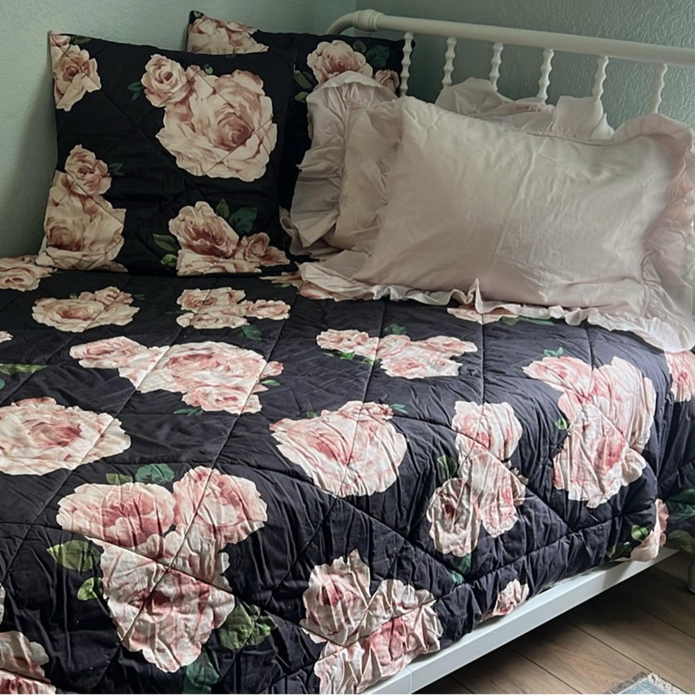 Pottery Barn Teen Floral Black and Pink Bedding Set